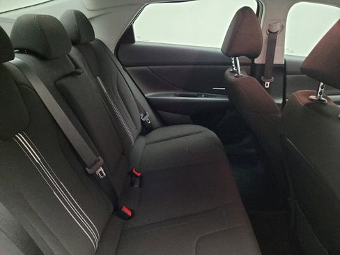 Used 2025 Hyundai Elantra SEL image 19