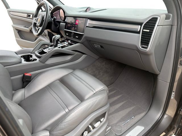 Used 2020 Porsche Cayenne AWD/4WD image 25