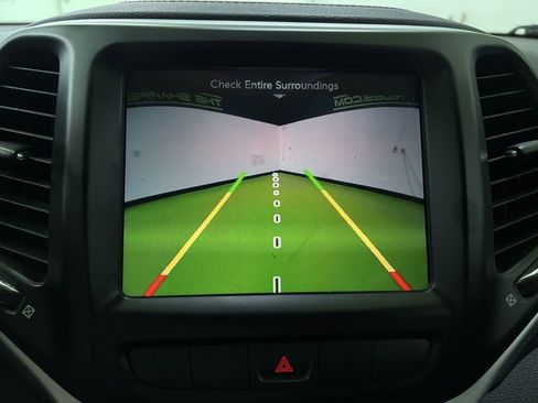 Used 2014 Jeep Cherokee Trailhawk w/ Comfort/Convenience Group AWD/4WD image 23