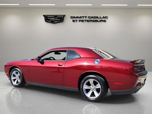 Used 2019 Dodge Challenger SXT image 3