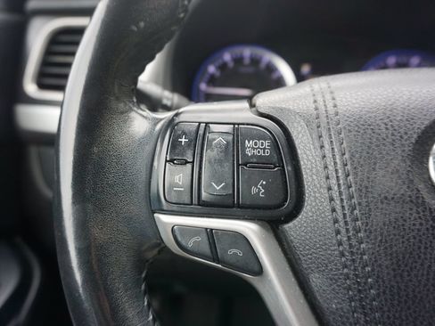 Used 2018 Toyota Highlander XLE FWD image 7