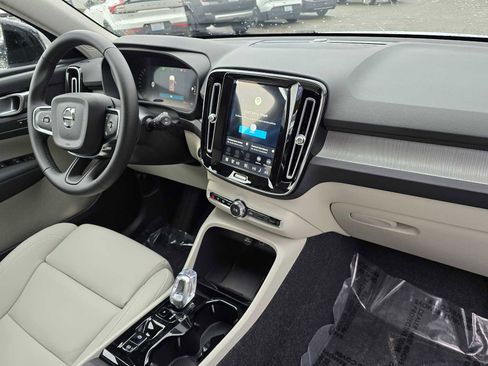 New 2026 Volvo XC40 B5 Plus w/ Protection Package Premier image 10