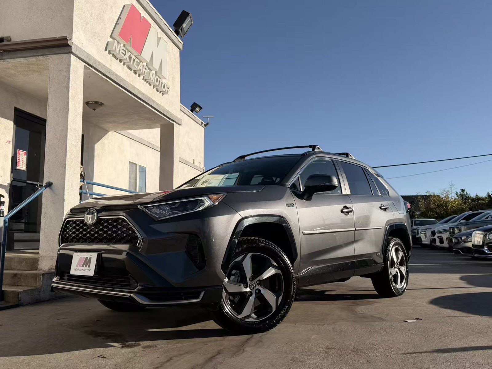 Used 2021 Toyota RAV4 SE w/ Weather & Moonroof Package AWD/4WD image 1