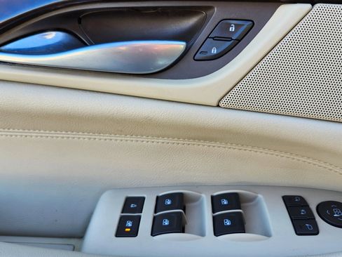 Used 2015 Cadillac Escalade Premium image 30