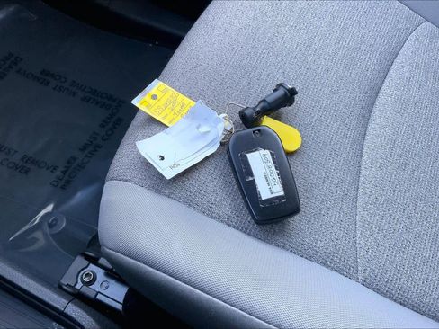 Used 2025 Toyota Sienna LE FWD image 13