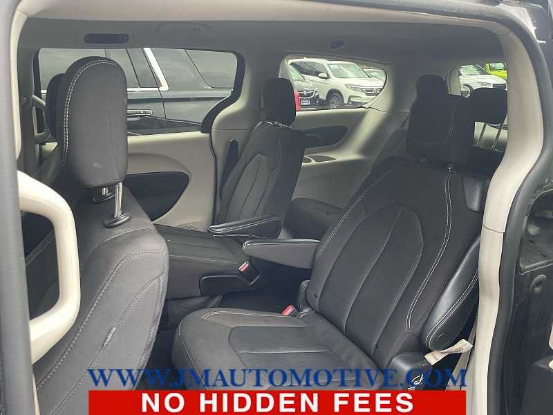 Used 2023 Chrysler Voyager LX FWD image 3