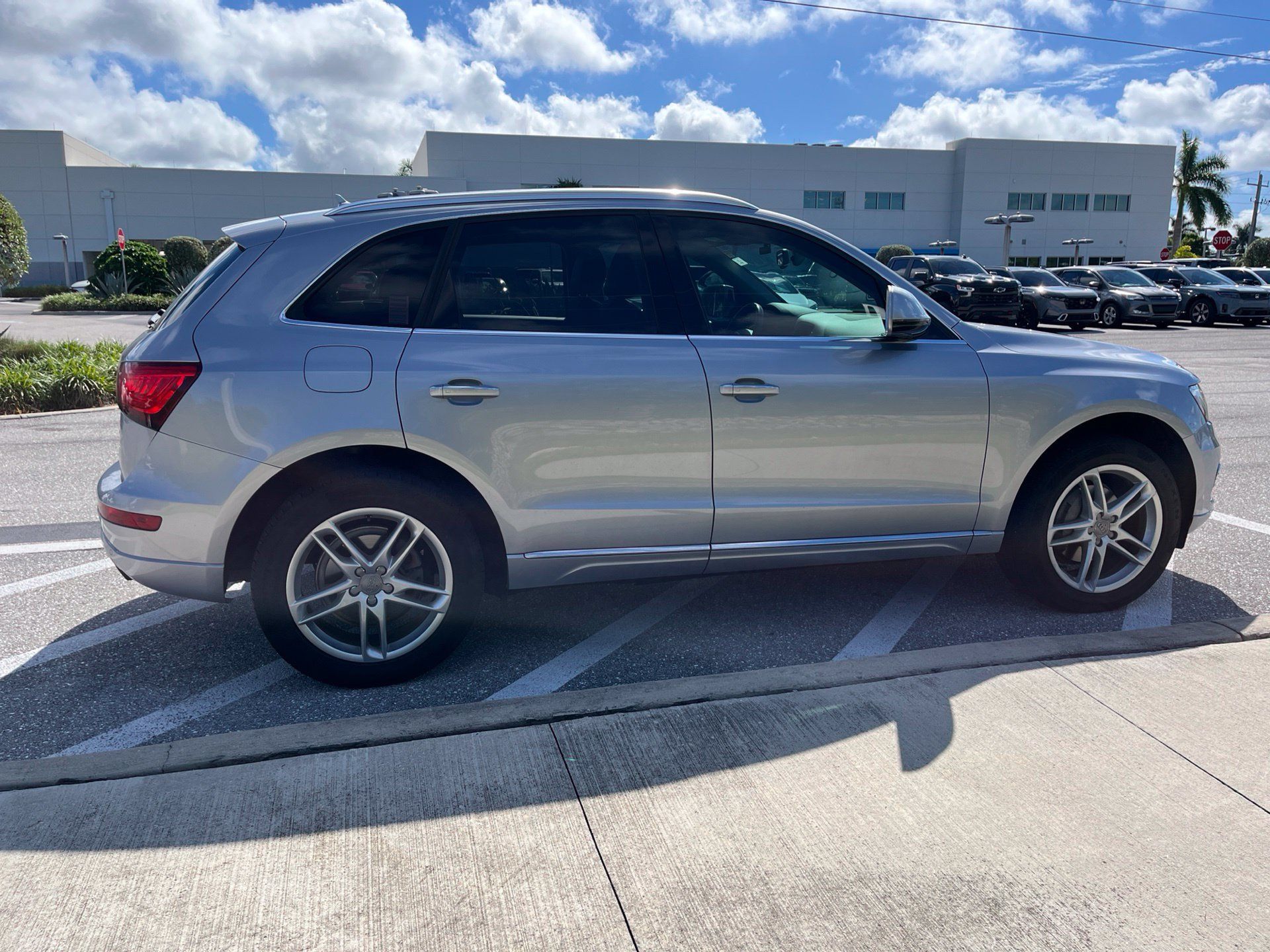Used 2017 Audi Q5 2.0T Premium Plus w/ Technology Package AWD/4WD image 5