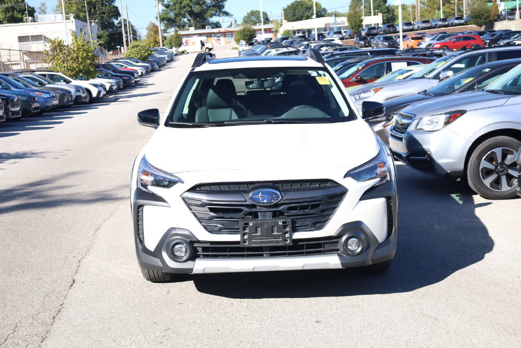 Used 2023 Subaru Outback Limited AWD/4WD image 3