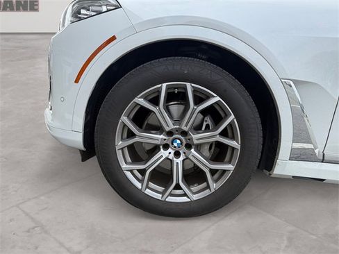 Used 2021 BMW X7 xDrive40i w/ Executive Package image 14
