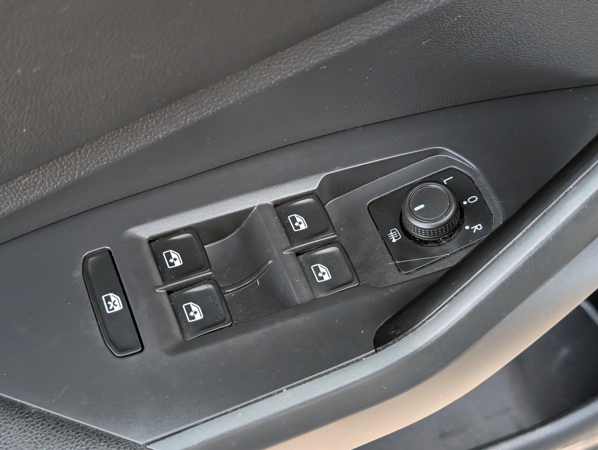 Used 2019 Volkswagen Jetta S w/ Driver Assistance Package FWD image 19