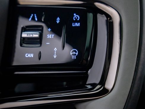 Used 2024 Land Rover Range Rover Velar Dynamic SE image 24