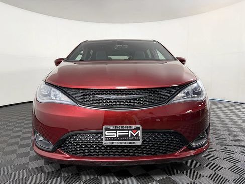 Used 2019 Chrysler Pacifica Touring Plus w/ S Appearance Package FWD image 4