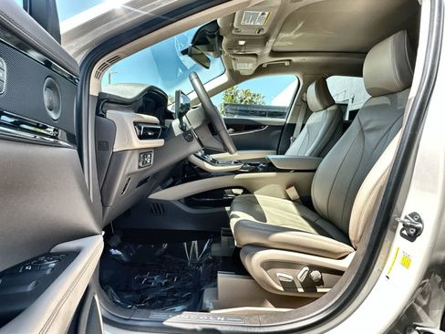 Used 2023 Lincoln Nautilus Reserve w/ Equipment Group 201A FWD image 2