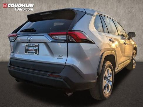 Used 2020 Toyota RAV4 LE image 7