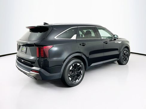 Used 2024 Kia Sorento S image 9