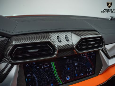 Used 2025 Lamborghini Urus SE image 27