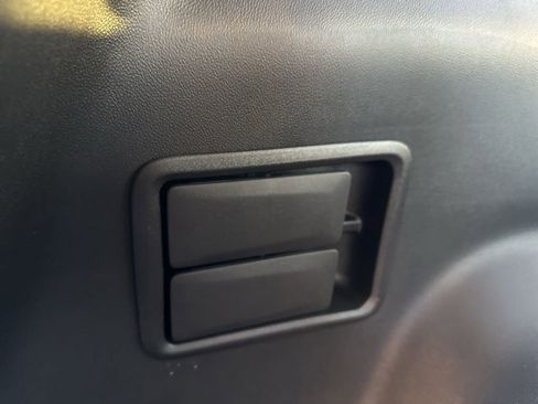 Certified 2023 GMC Acadia SLT w/ Preferred Package image 10