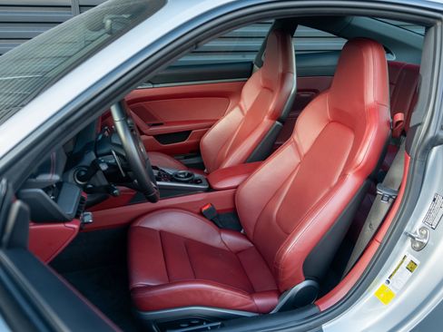 Certified 2020 Porsche 911 Carrera 4S image 5