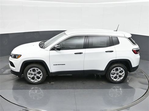Used 2025 Jeep Compass Sport image 34