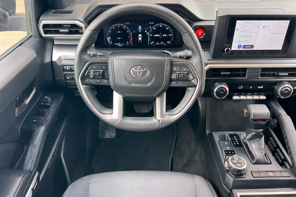 Certified 2025 Toyota Tacoma TRD Off-Road AWD/4WD image 17