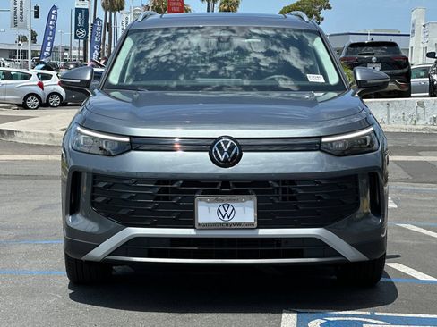 New 2026 Volkswagen Tiguan SE FWD image 3