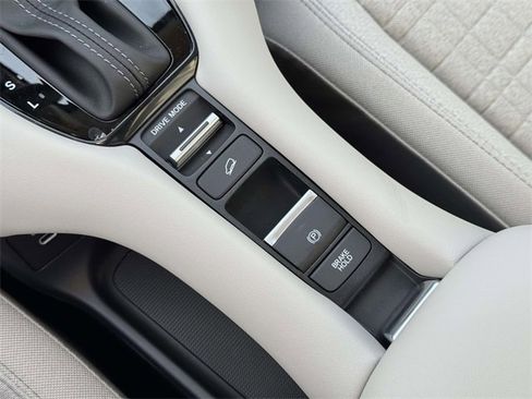 New 2026 Honda HR-V LX image 27