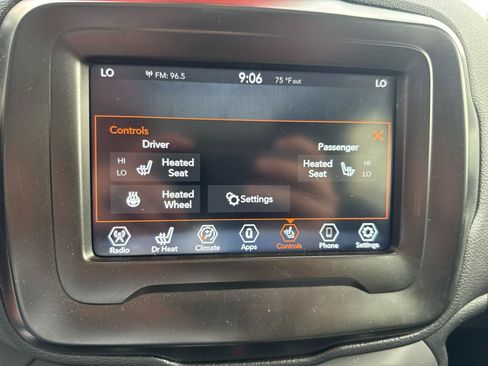 Used 2021 Jeep Renegade Latitude w/ Sun & Sound Group AWD/4WD image 18