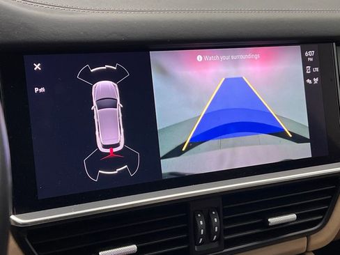 Used 2023 Porsche Cayenne Platinum Edition image 15