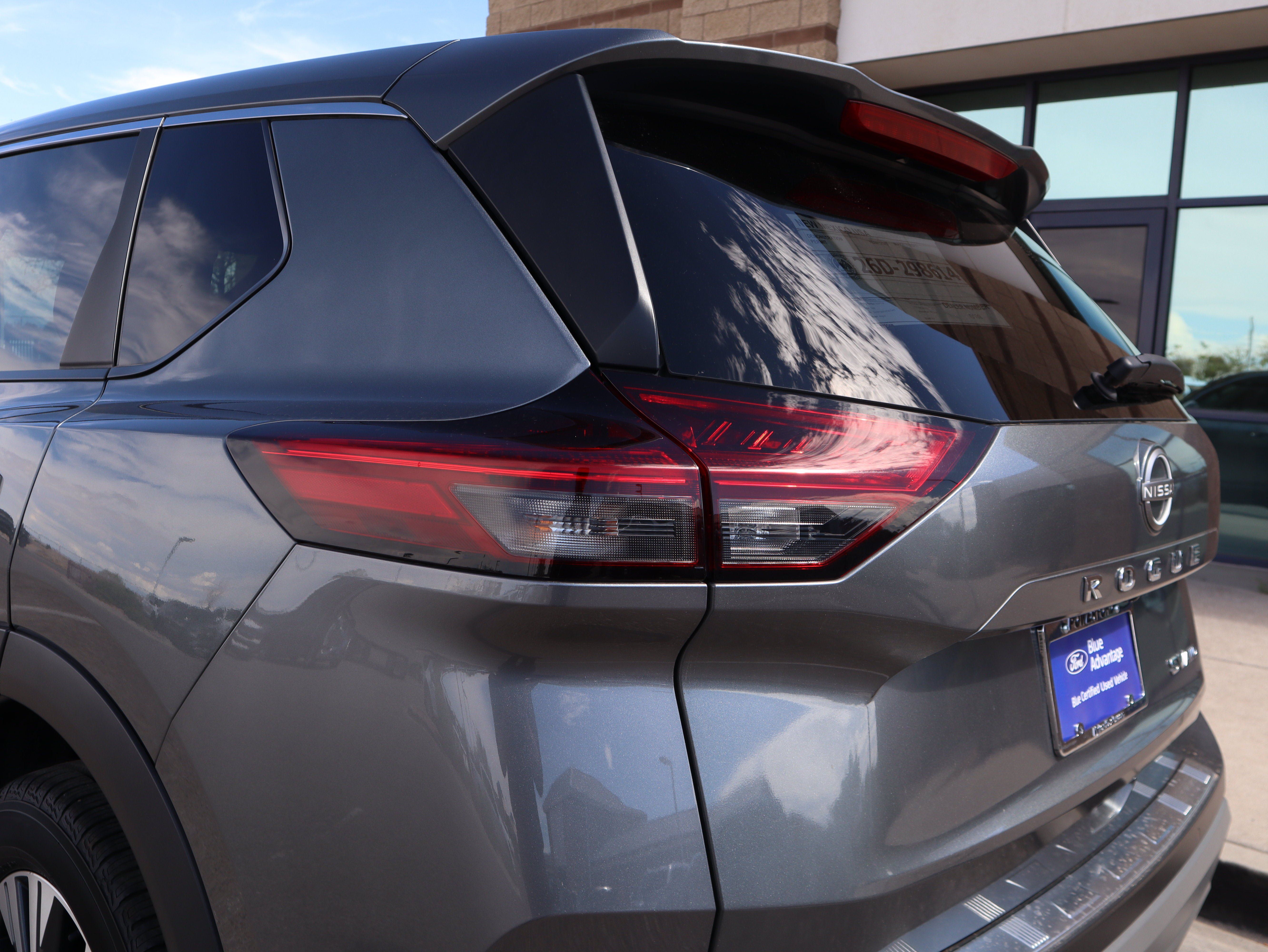 Used 2023 Nissan Rogue SV AWD/4WD image 18