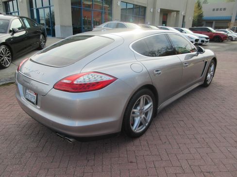 Used 2013 Porsche Panamera S image 2