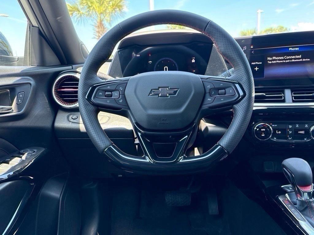 Used 2025 Chevrolet Trax RS FWD image 20
