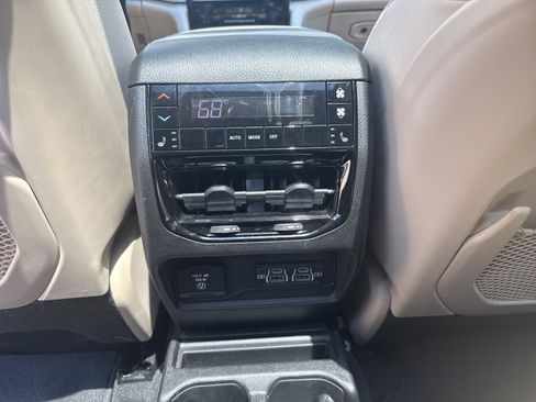 Used 2021 Jeep Grand Cherokee L Limited RWD image 28