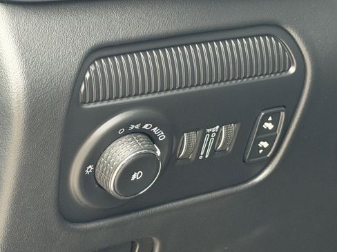 Used 2024 Jeep Grand Wagoneer L Series III AWD/4WD image 27