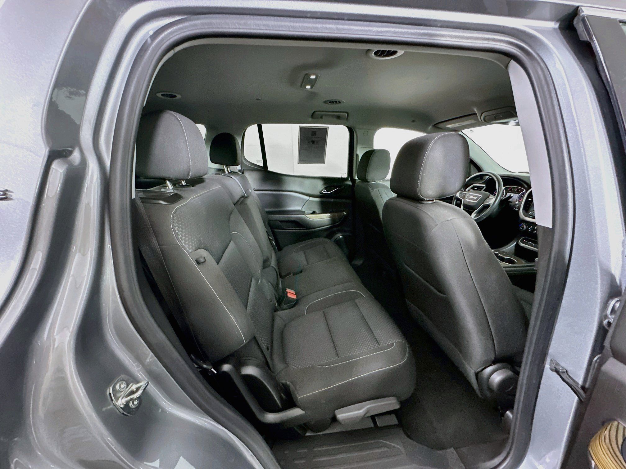 Used 2023 GMC Acadia SLE FWD image 30