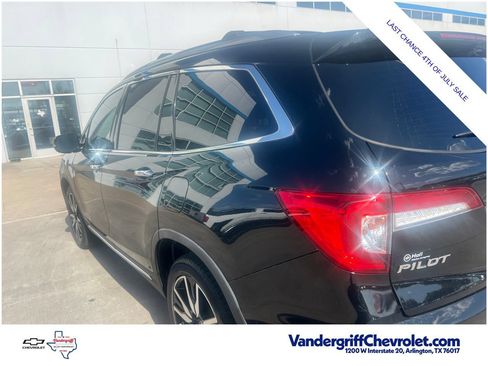 Used 2019 Honda Pilot Touring image 11