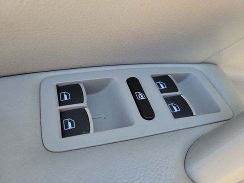 Used 2014 Volkswagen Passat TDI SE FWD image 15