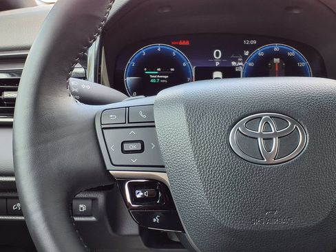 Used 2025 Toyota Camry XSE FWD image 17