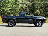 Used 2017 Toyota Tacoma TRD Off-Road image 4