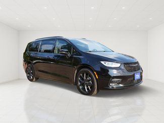 Used 2025 Chrysler Pacifica Limited FWD video 1