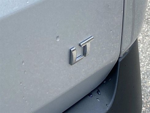 Used 2021 Chevrolet Traverse LT image 12