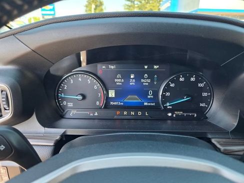 Used 2022 Ford Explorer Limited w/ Equipment Group 301A AWD/4WD image 17