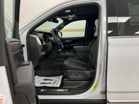 New 2026 GMC Yukon XL Denali w/ Sun & Power Step Package AWD/4WD image 5