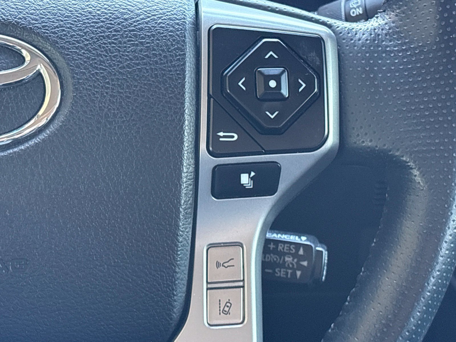 Used 2023 Toyota 4Runner SR5 Premium w/ Moonroof Package AWD/4WD image 31