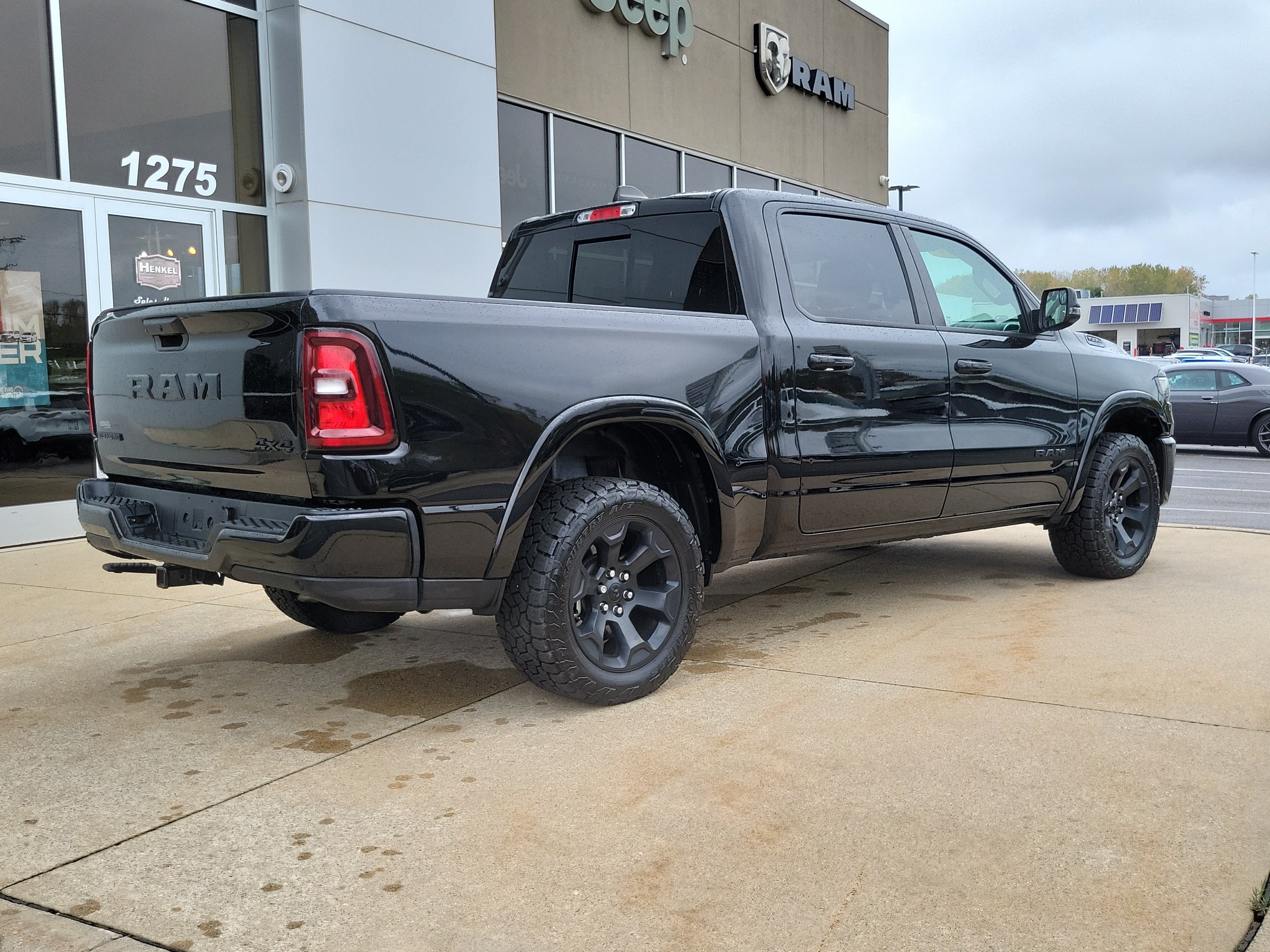 Used 2025 RAM 1500 Big Horn AWD/4WD image 4