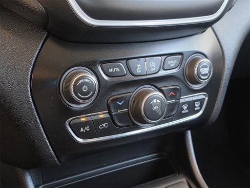 Used 2022 Jeep Cherokee Latitude w/ Sun & Sound Group image 20