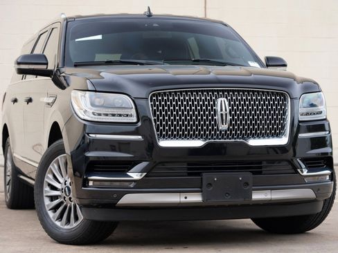 Used 2020 Lincoln Navigator L 4WD image 2