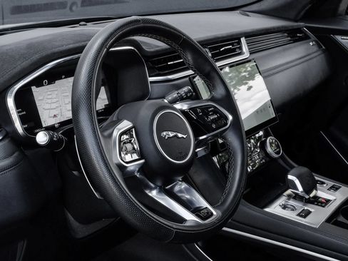 Used 2025 Jaguar F-PACE SVR AWD/4WD image 21