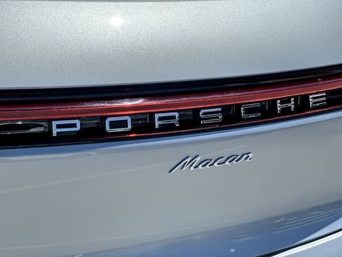 Certified 2026 Porsche Macan AWD/4WD image 27