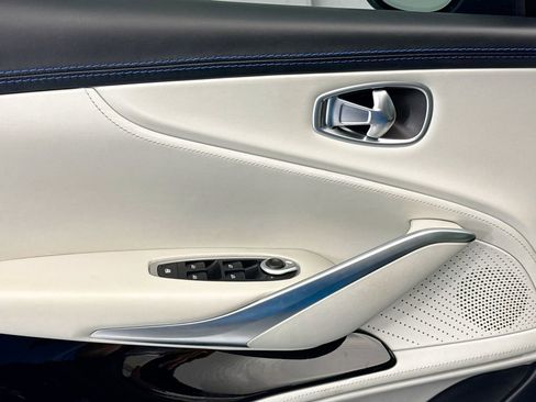 Used 2022 Aston Martin DBX image 22