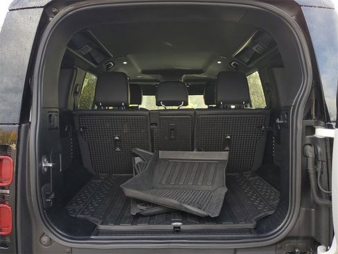 Used 2023 Land Rover Defender 110 S image 34